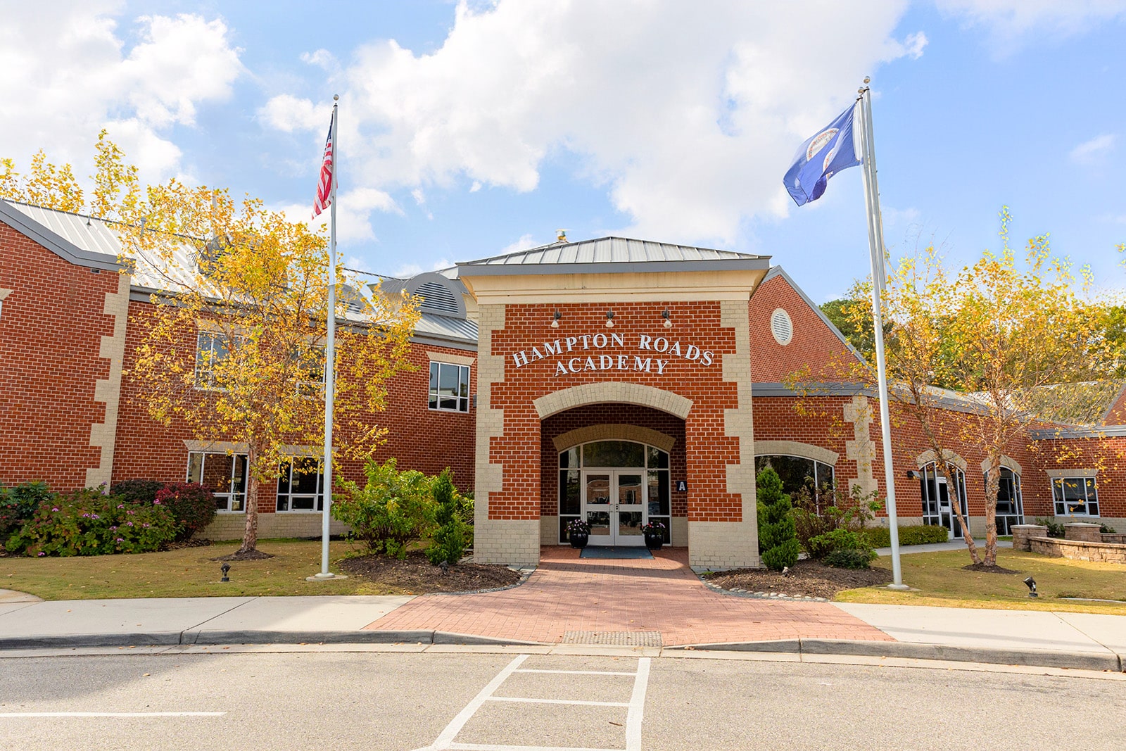 五福彩彩票手机版(官方)网站 Hampton Roads Academy exterior extended view